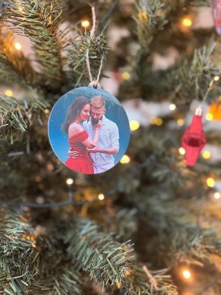 Okraševanje božičnega drevesca spada med najlepše trenutke božičnega časa. 🌲 Letos ga lahko okrasite drugače – z lesenimi...